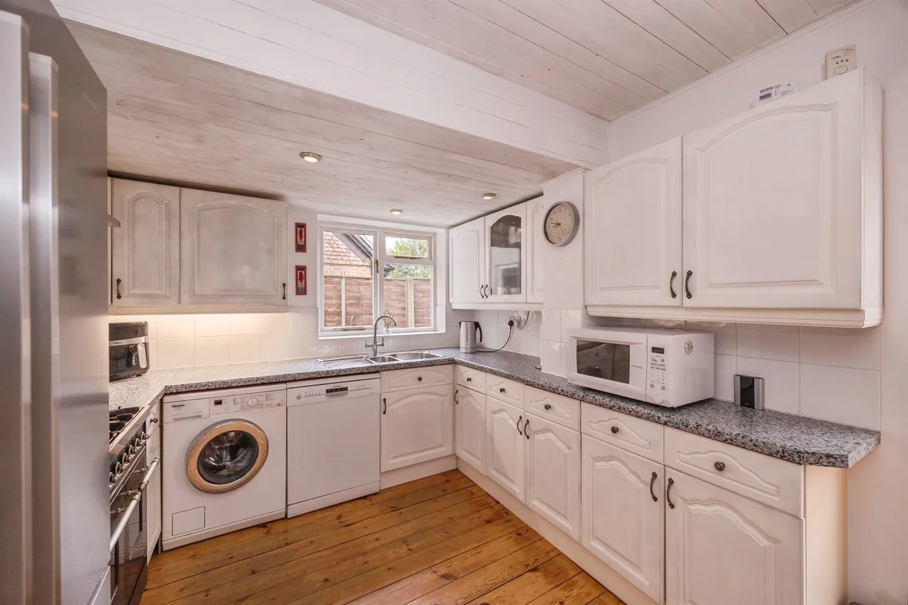 South Lane, Clanfield, PO8, photo 3
