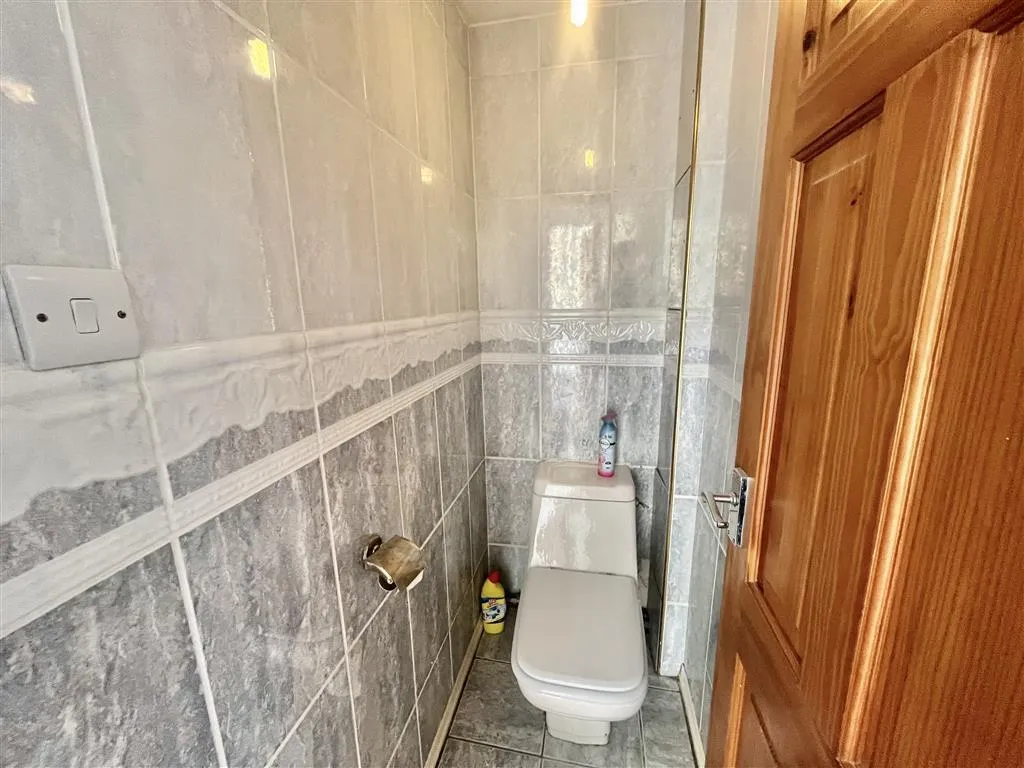 Bramcote Lane, Nottingham, NG8, photo 17