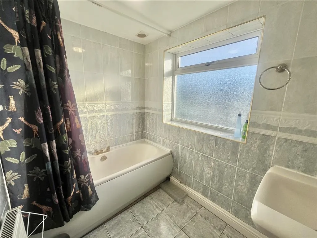 Bramcote Lane, Nottingham, NG8, photo 16