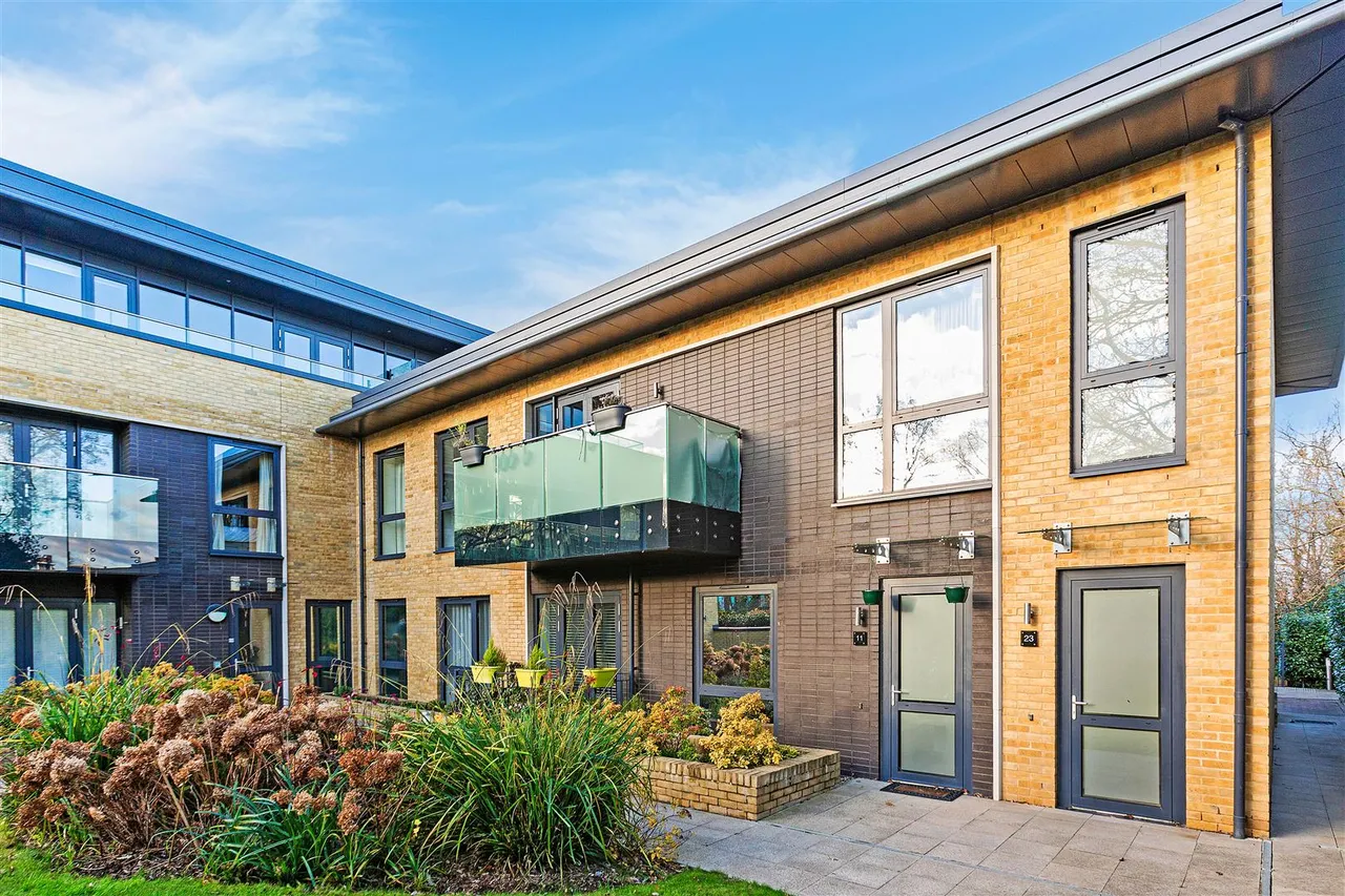 2 bed flat for sale, Westleigh Avenue, Putney, SW15