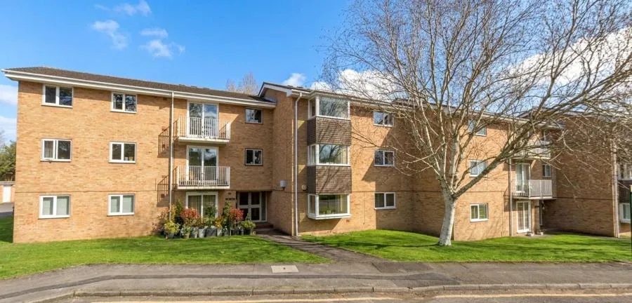 2 bed flat for sale, Cedar Drive, Ascot, SL5