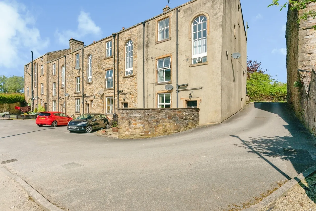 1 bed flat for sale — Westgate, Burnley, Lancashire, BB11