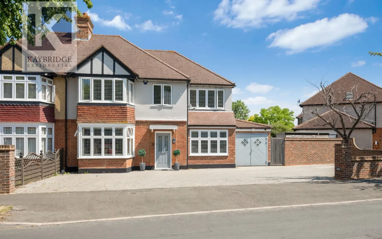 5 bed house for sale — Wickham Avenue, Cheam, SM3