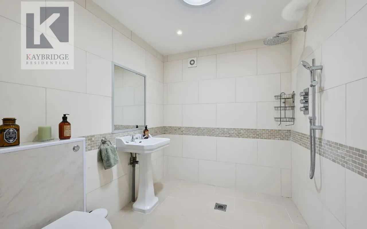 Wickham Avenue, Cheam, SM3, photo 12