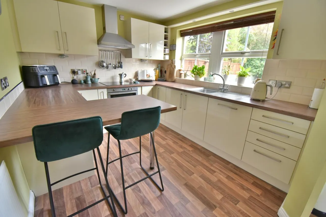 Wollaton Road, BH22, photo 4