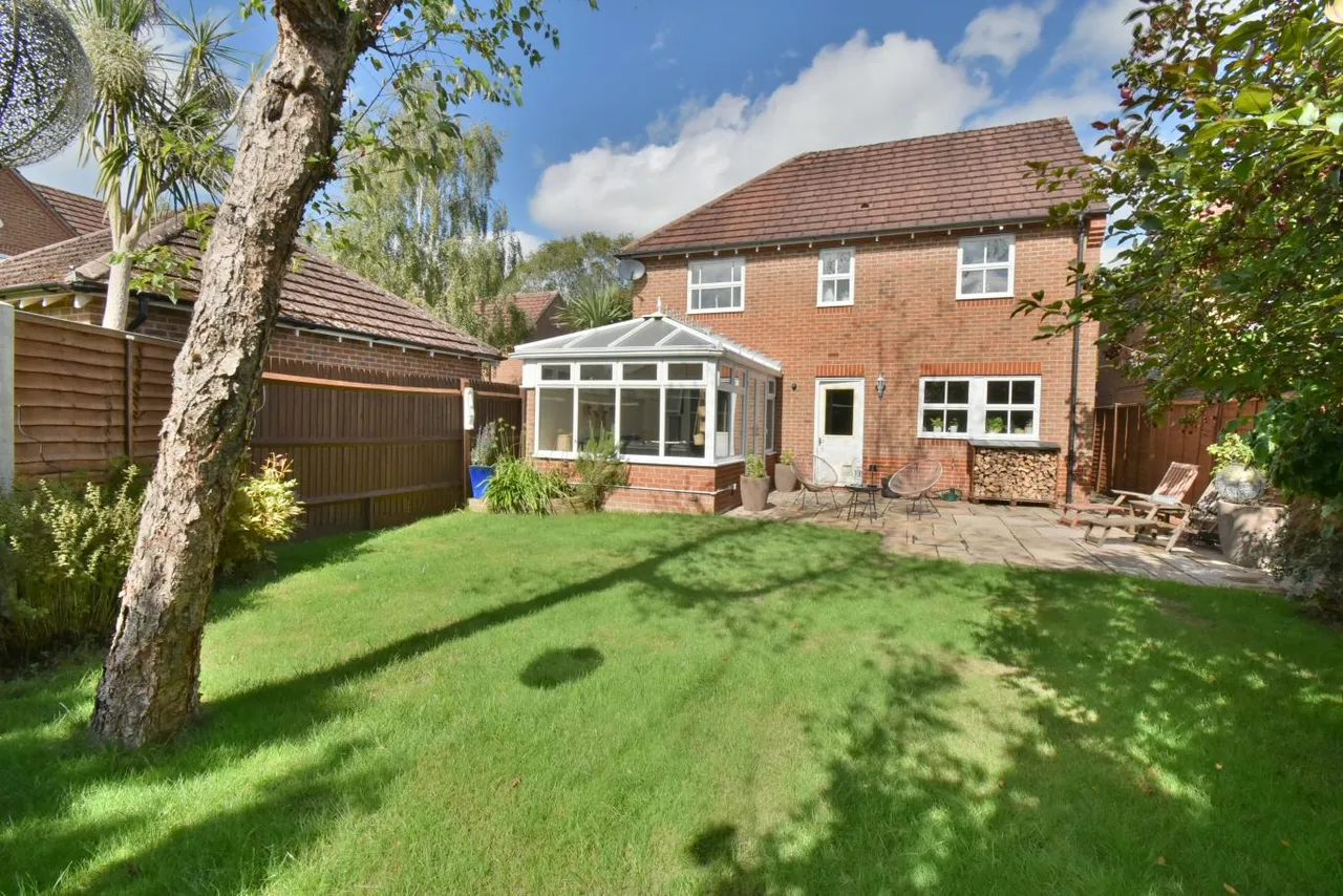 Wollaton Road, BH22, photo 2