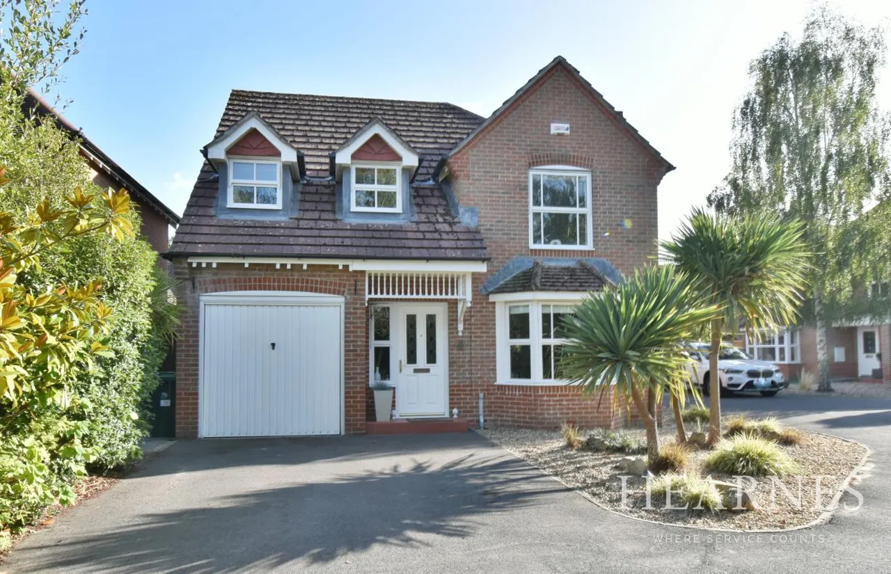 4 bed house for sale, Wollaton Road, BH22