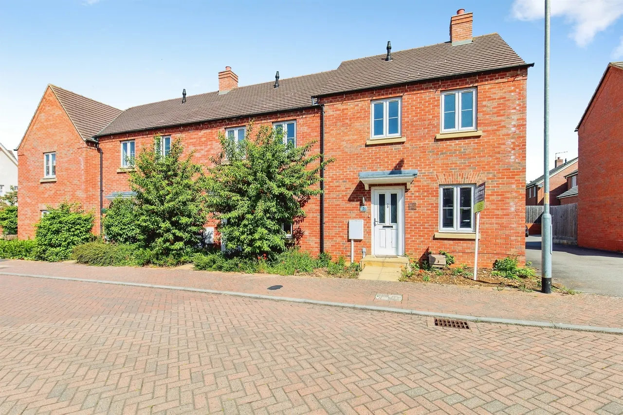 2 bed house for sale, Junction Way, Kettering, NN14