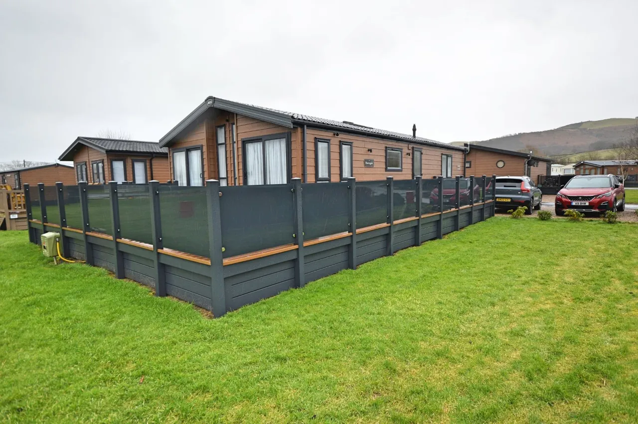 2 bed park home for sale, Moat Lane, Caersws