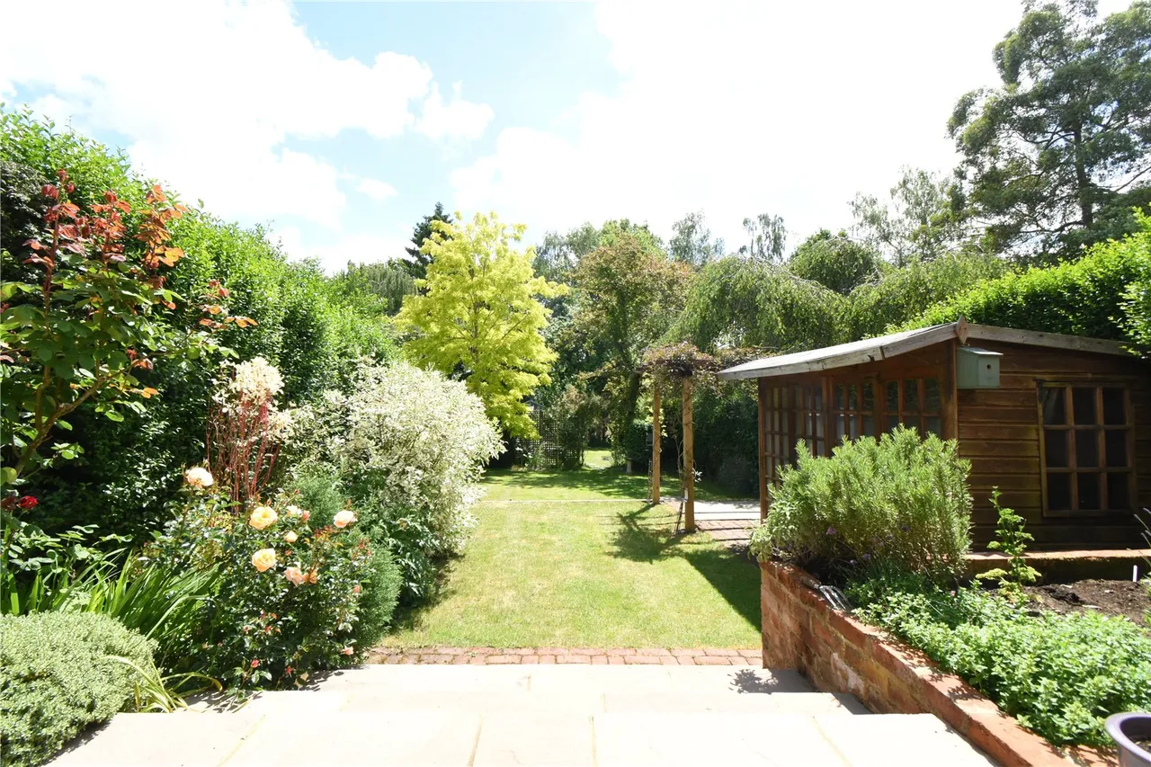 London Road, Hook, Hampshire, RG27 9NH, photo 2