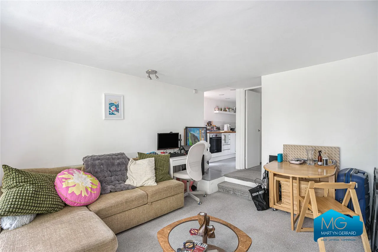 Haslemere Road, London, N8, photo 2