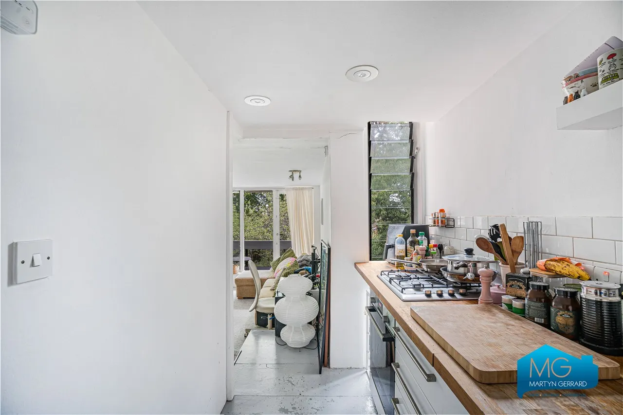 Haslemere Road, London, N8, photo 9