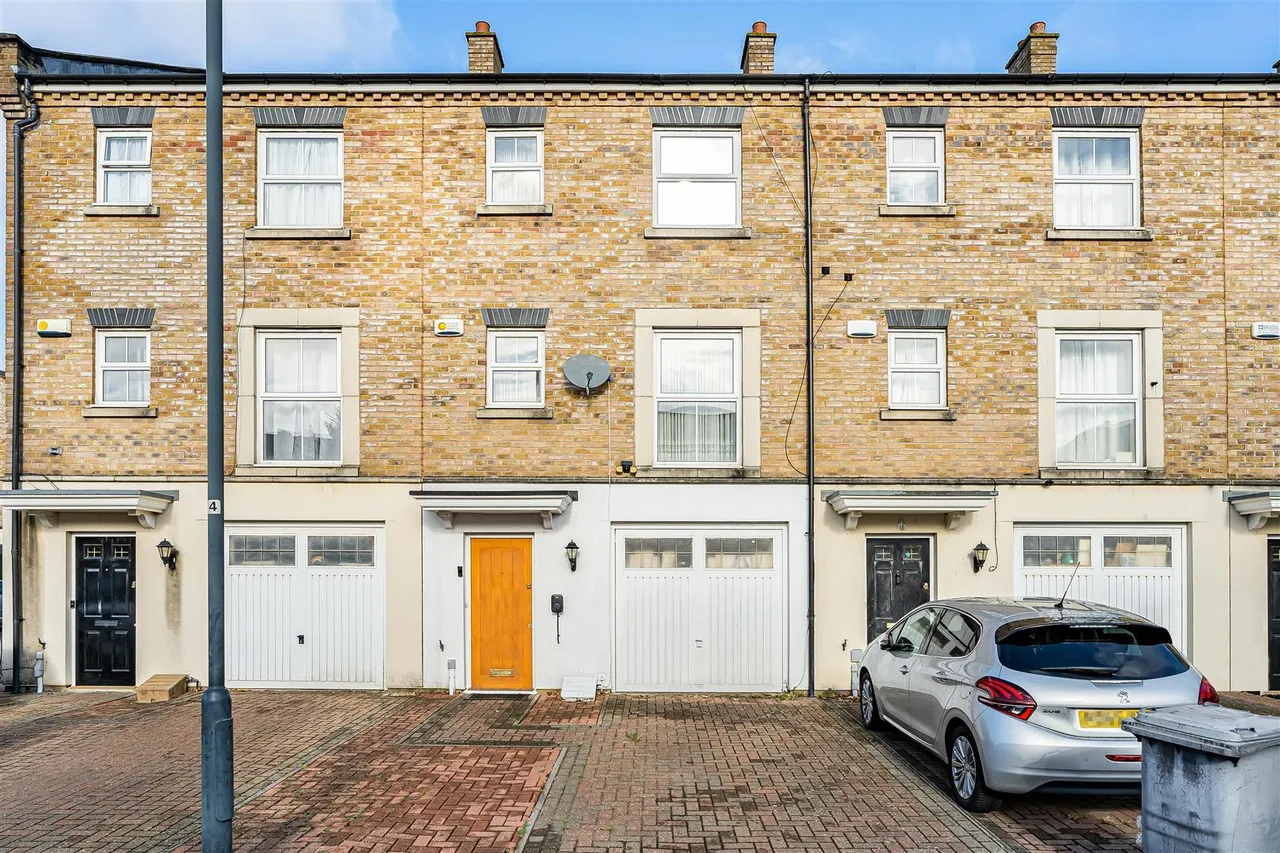 4 bed house for sale, Compton Avenue, Wembley, HA0