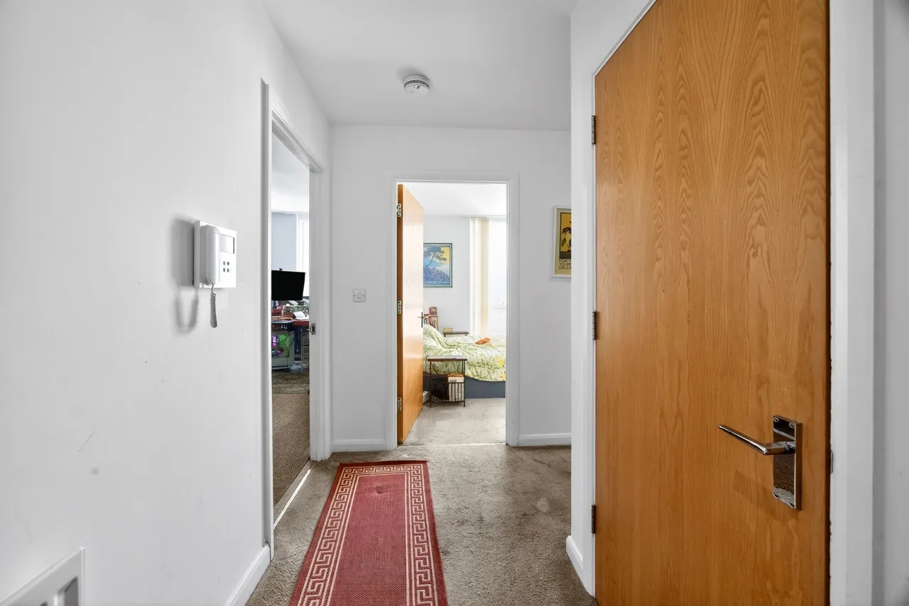 Ealing Road, Brentford, photo 2
