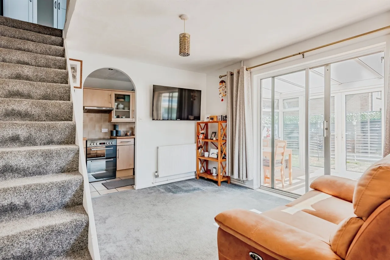 St. Aubin Close, Crawley, photo 10