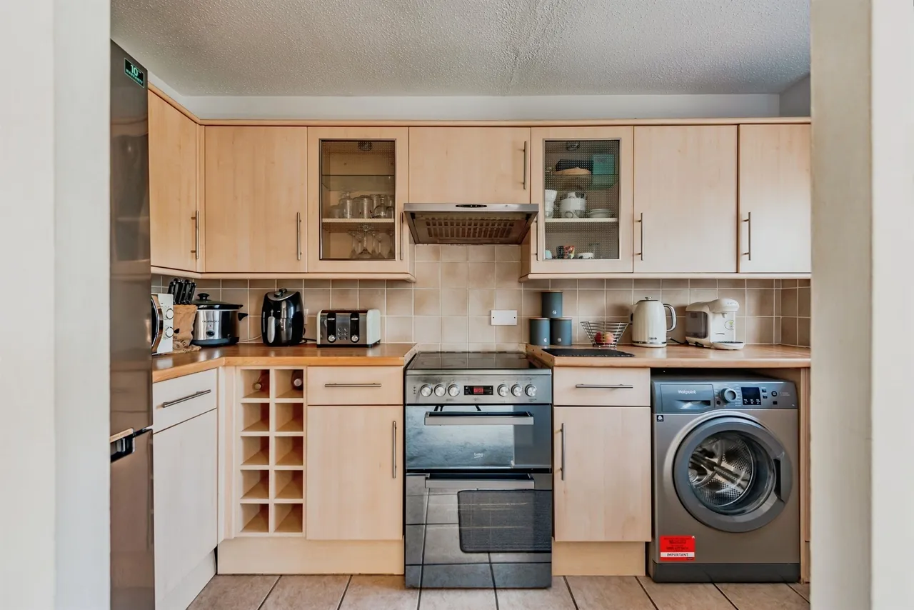 St. Aubin Close, Crawley, photo 4