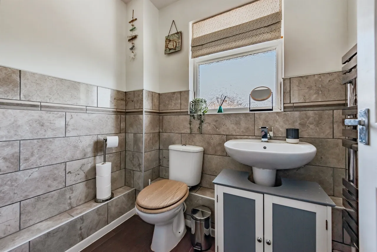St. Aubin Close, Crawley, photo 9