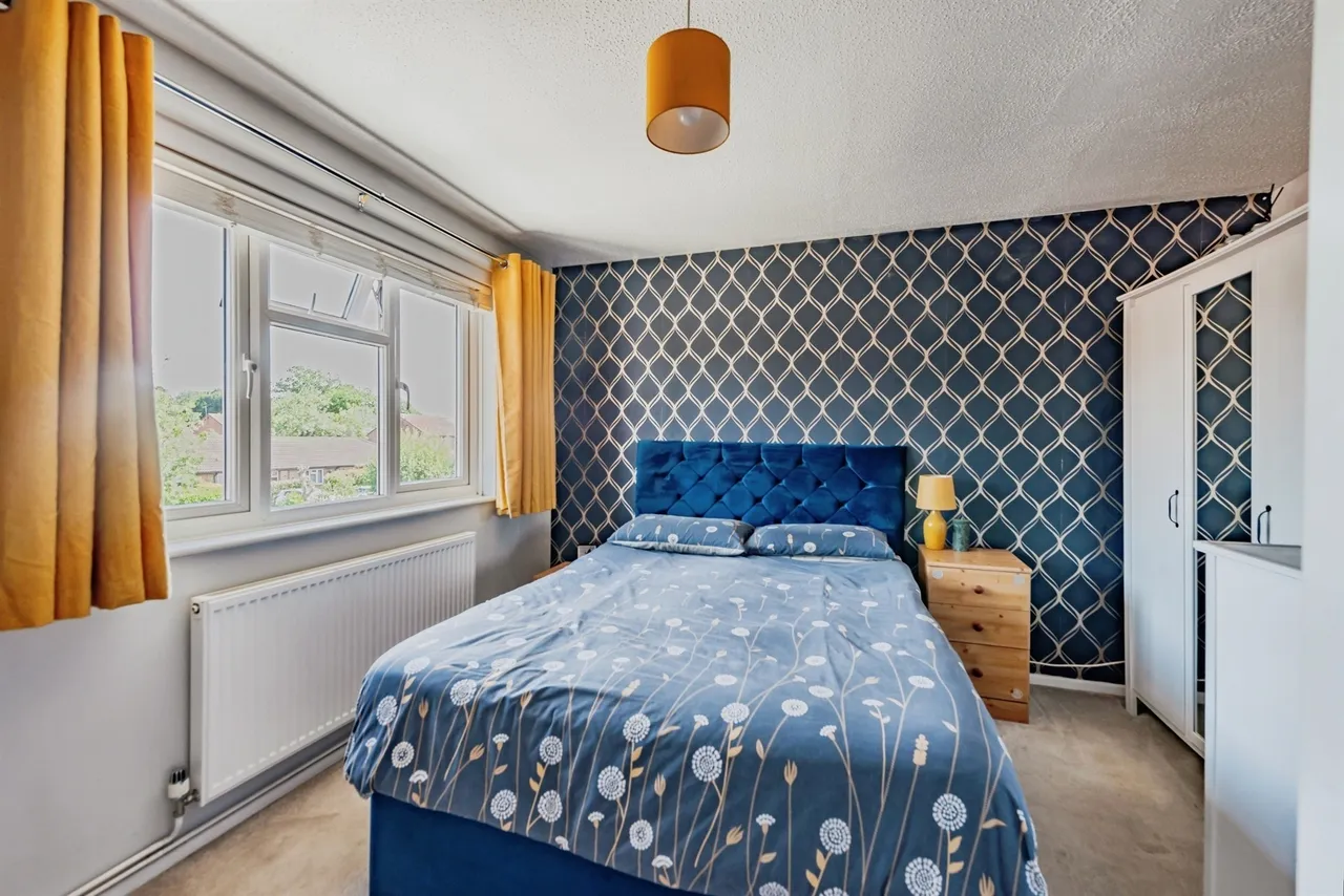 St. Aubin Close, Crawley, photo 7