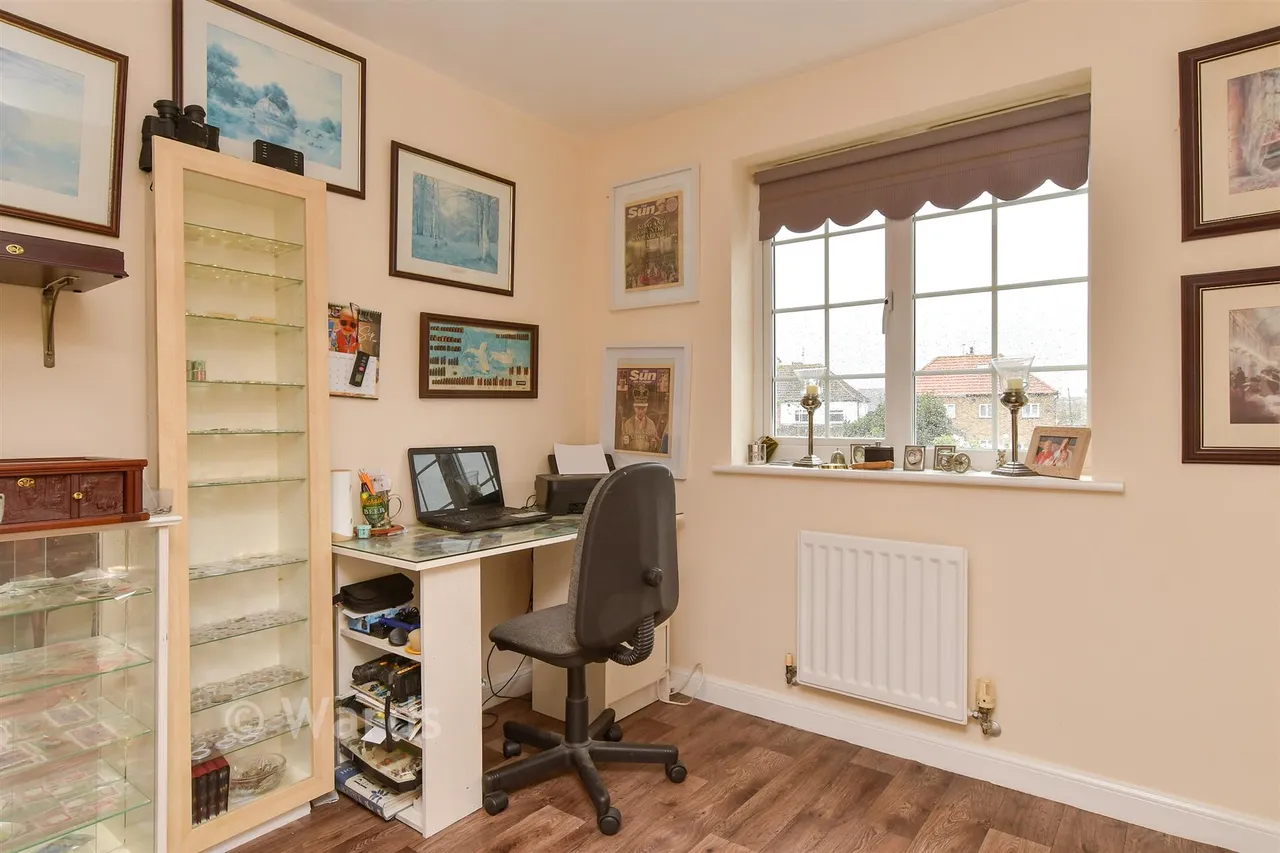 Buckthorne Road, Minster On Sea, ME12, photo 9
