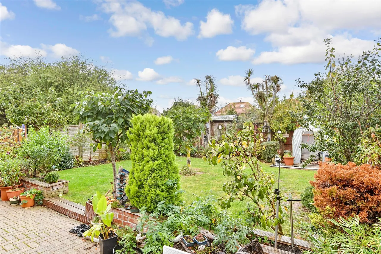 Buckthorne Road, Minster On Sea, ME12, photo 2