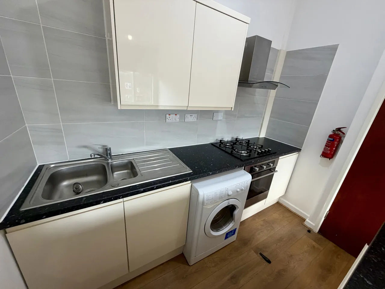 Dickenson Road, M13, photo 5