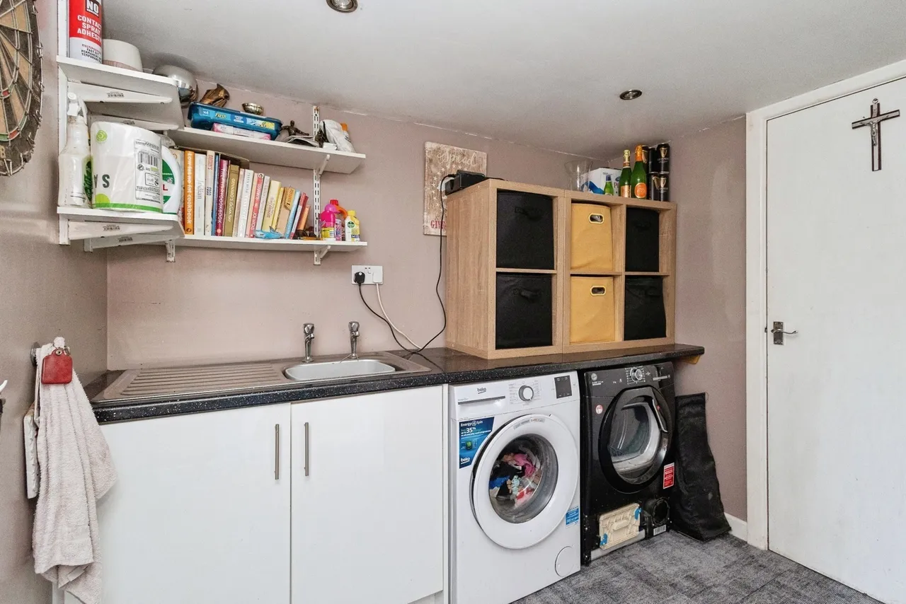Lincoln Close, ASHTON-UNDER-LYNE, Lancashire, OL6, photo 12