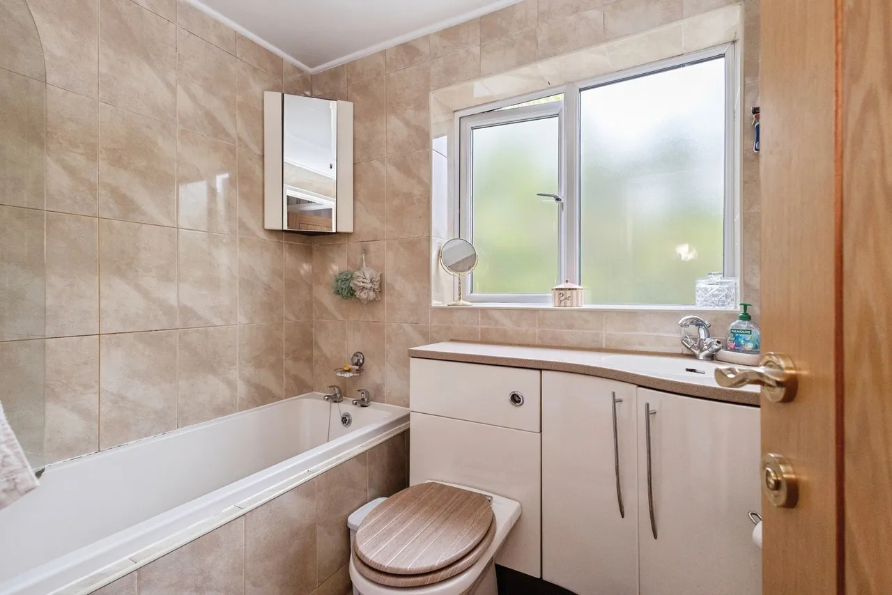 Lincoln Close, ASHTON-UNDER-LYNE, Lancashire, OL6, photo 19