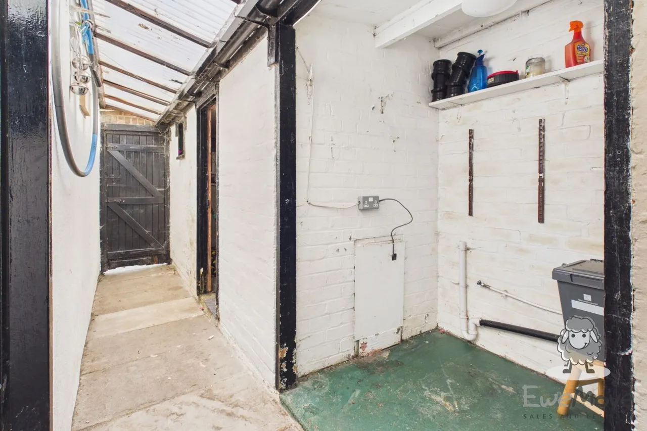 Molyneux Drive, Prescot, L35, photo 11