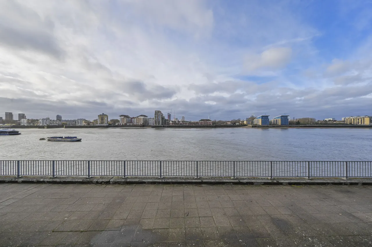 24 Hutchings Wharf, 1 Hutchings Street, London, photo 2