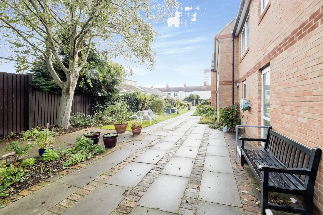 Beehive Lane, Ilford, IG4, photo 14