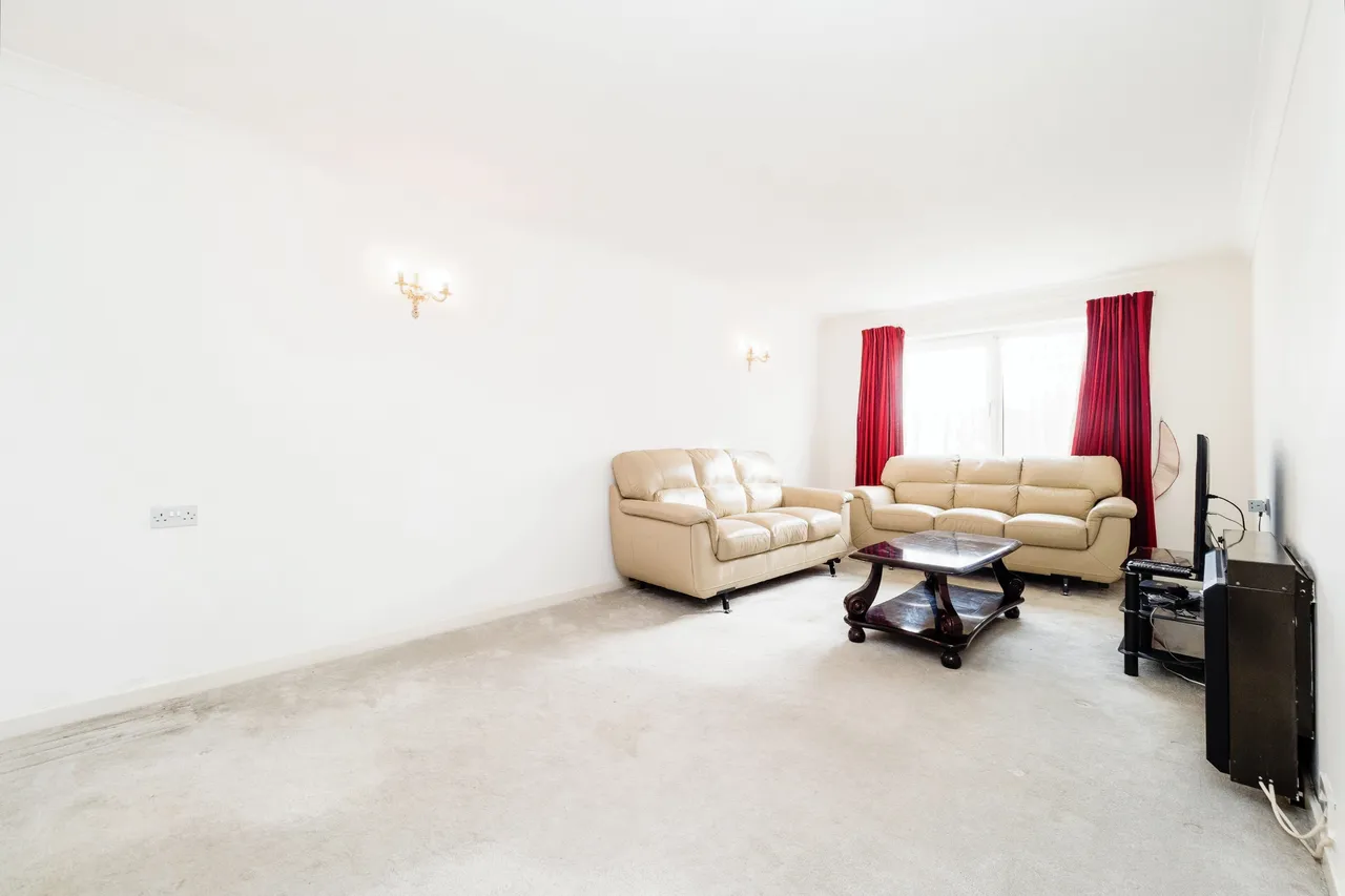 Beehive Lane, Ilford, IG4, photo 3