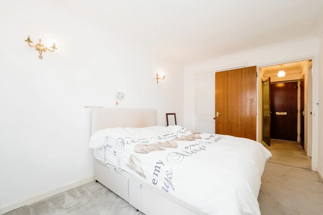Beehive Lane, Ilford, IG4, photo 8