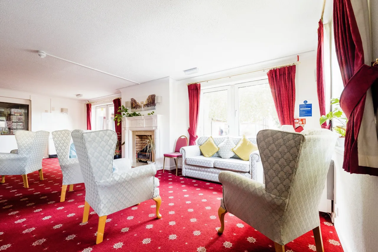 Beehive Lane, Ilford, IG4, photo 11