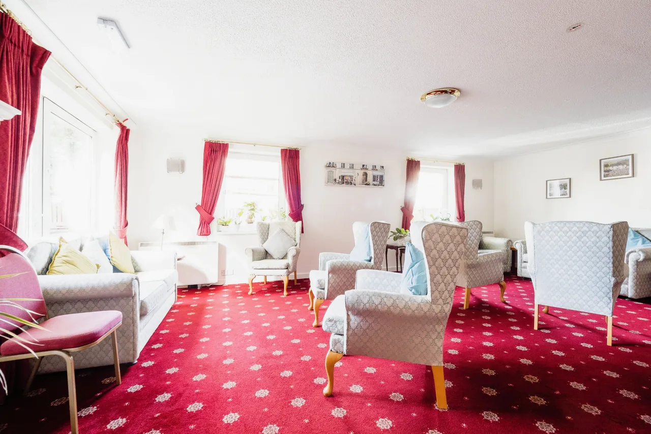 Beehive Lane, Ilford, IG4, photo 13