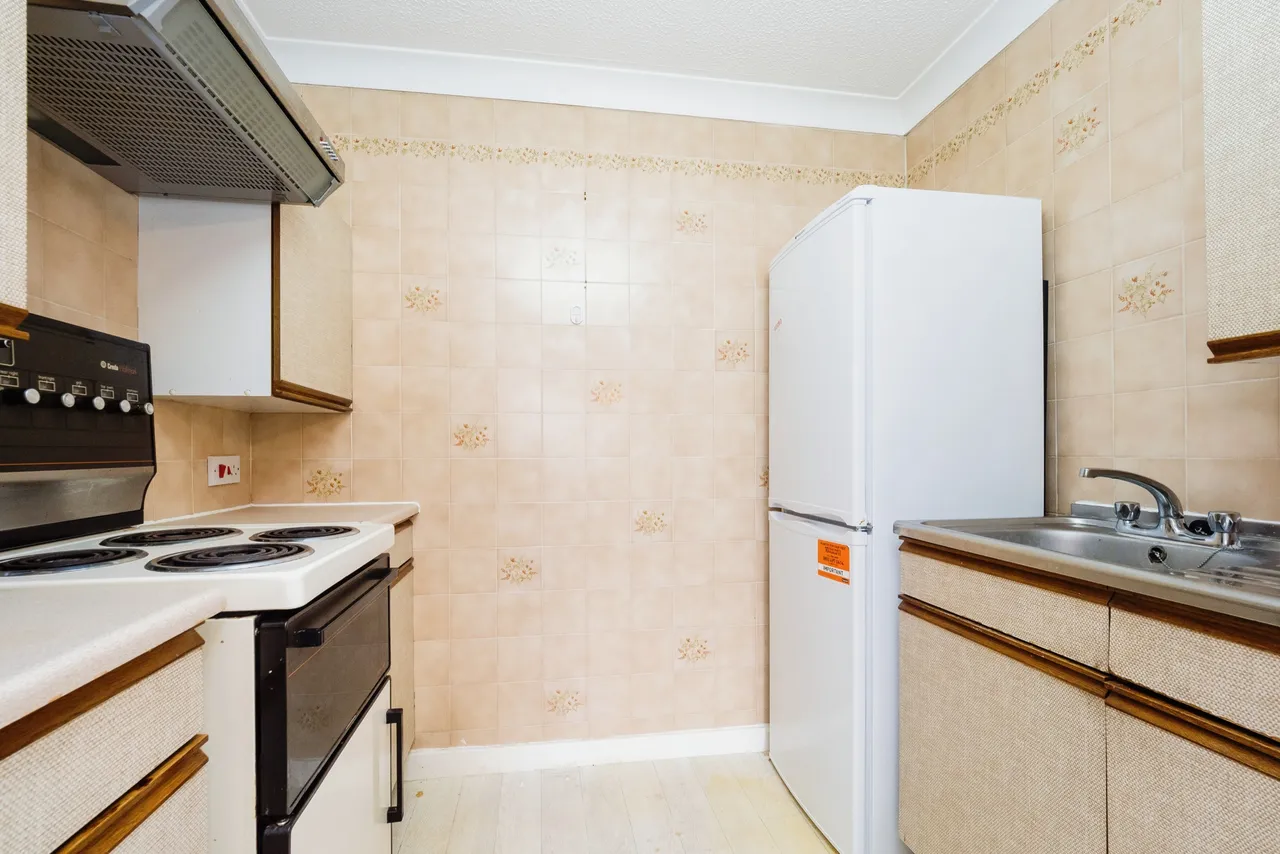 Beehive Lane, Ilford, IG4, photo 6