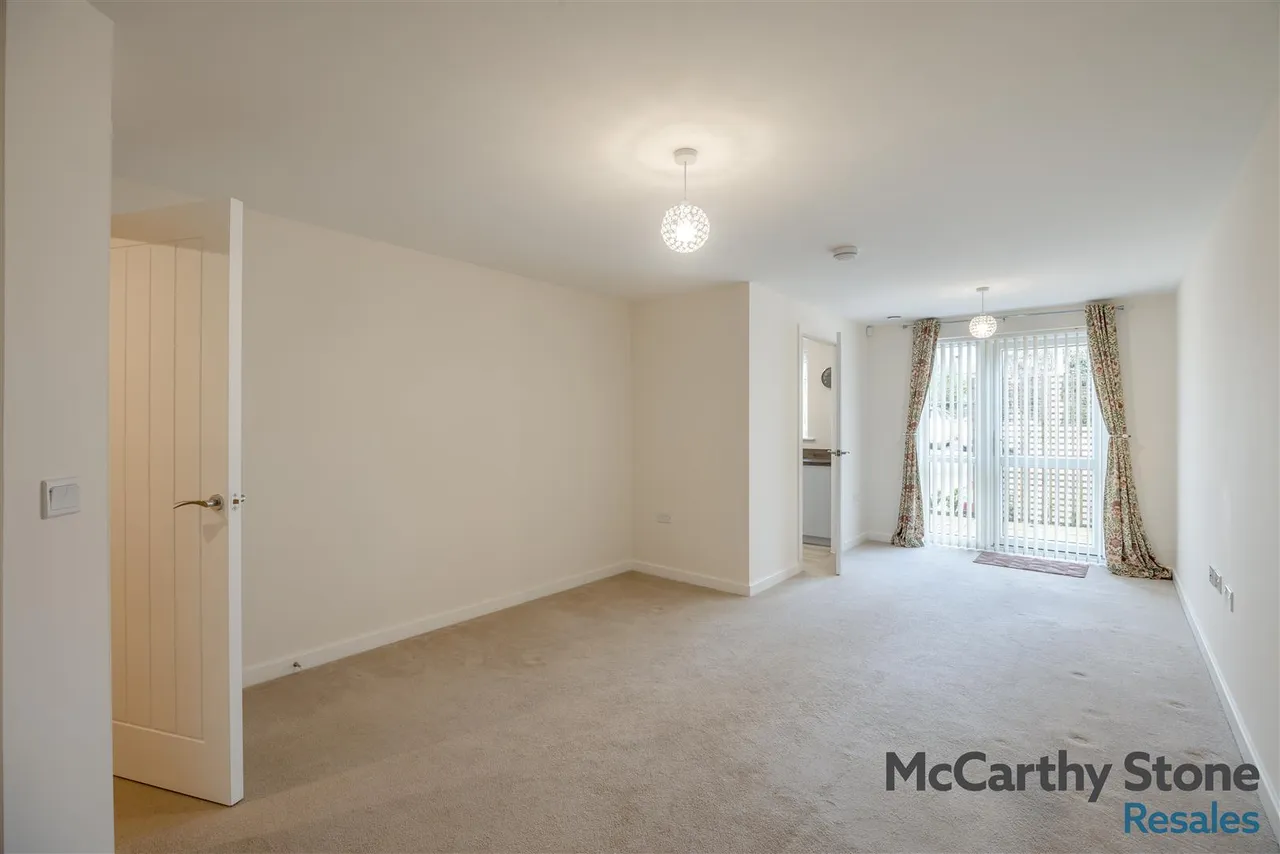 Hooton Road, Willaston, CH64, photo 3