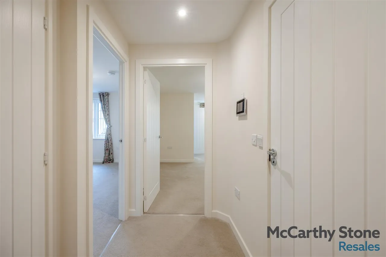 Hooton Road, Willaston, CH64, photo 2