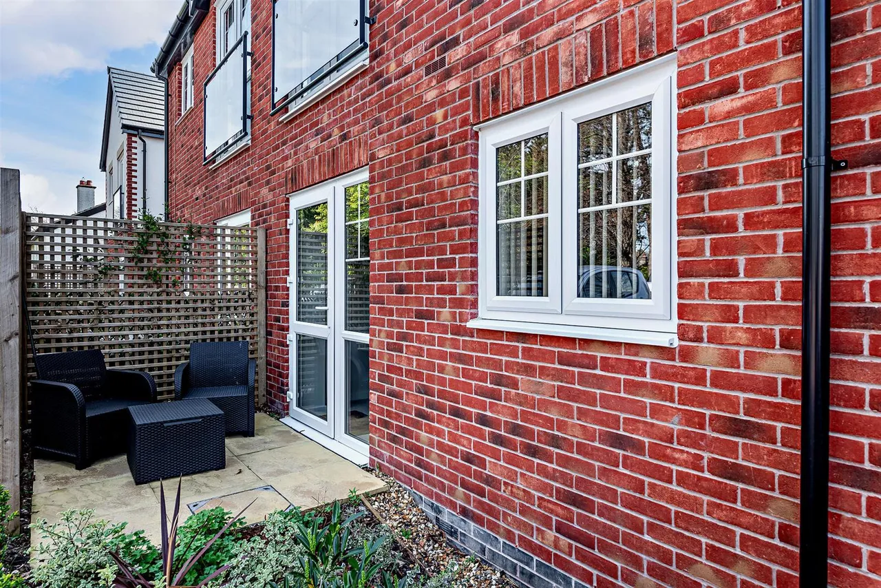 Hooton Road, Willaston, CH64, photo 12