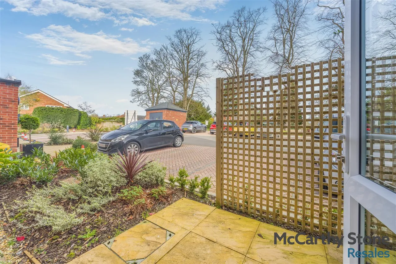 Hooton Road, Willaston, CH64, photo 4