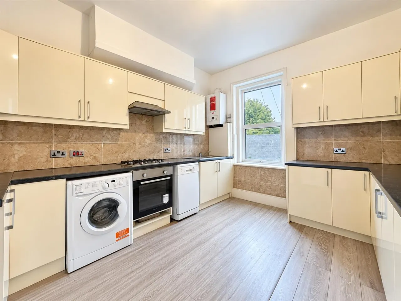 4 bed flat to rent, bed Apartment To LetLower Mortlake Road, Richmond, TW9