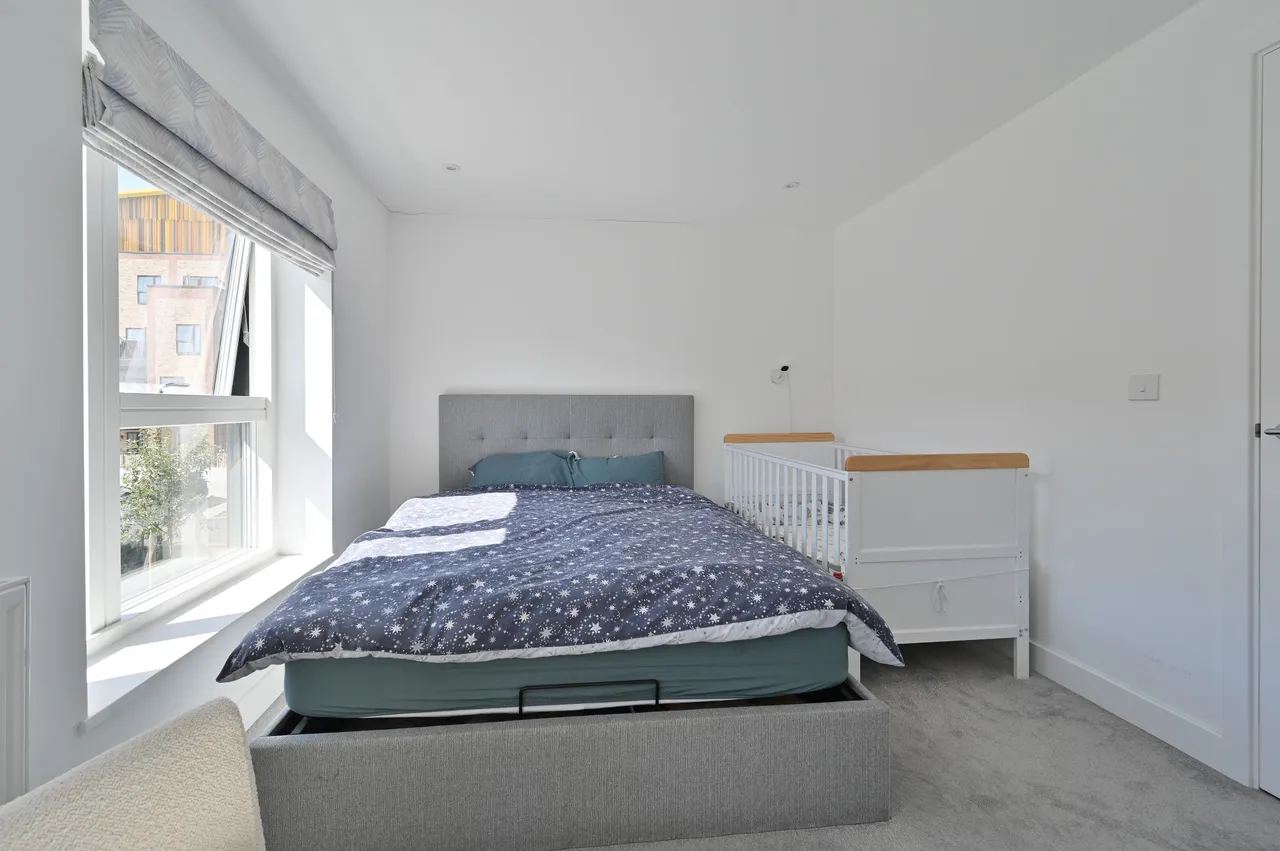 23 Deckle Avenue, Watford, photo 11