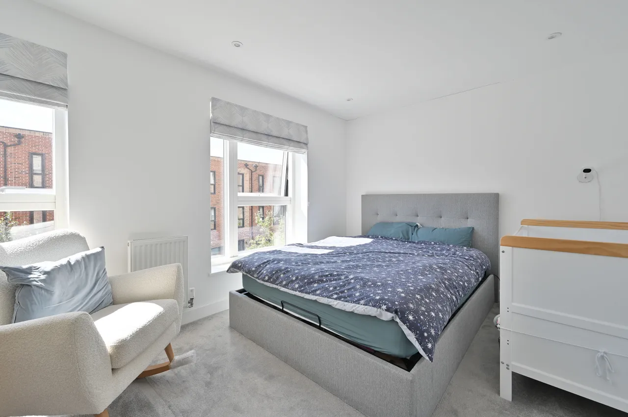 23 Deckle Avenue, Watford, photo 12