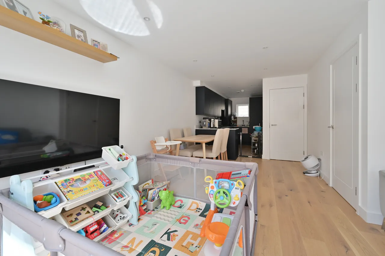 23 Deckle Avenue, Watford, photo 10