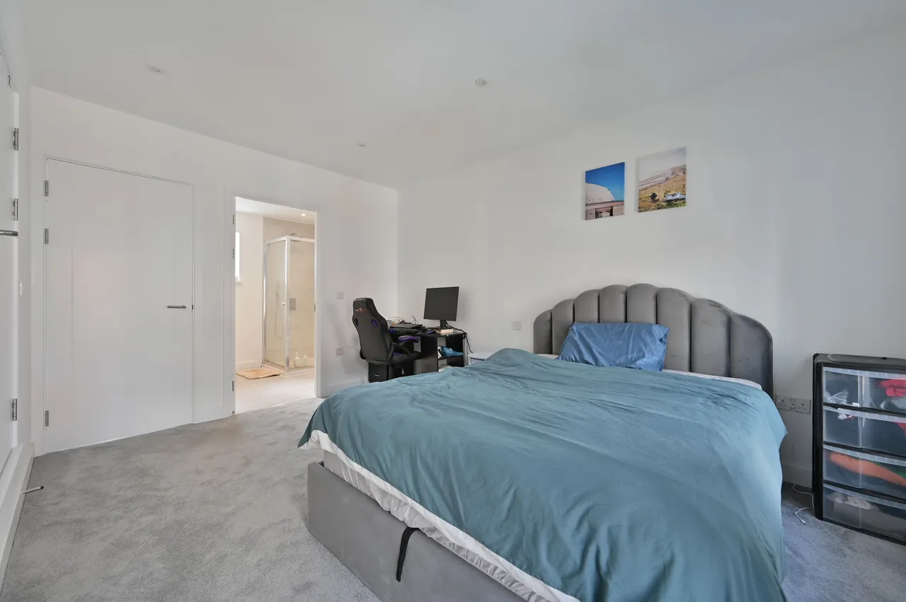 23 Deckle Avenue, Watford, photo 7
