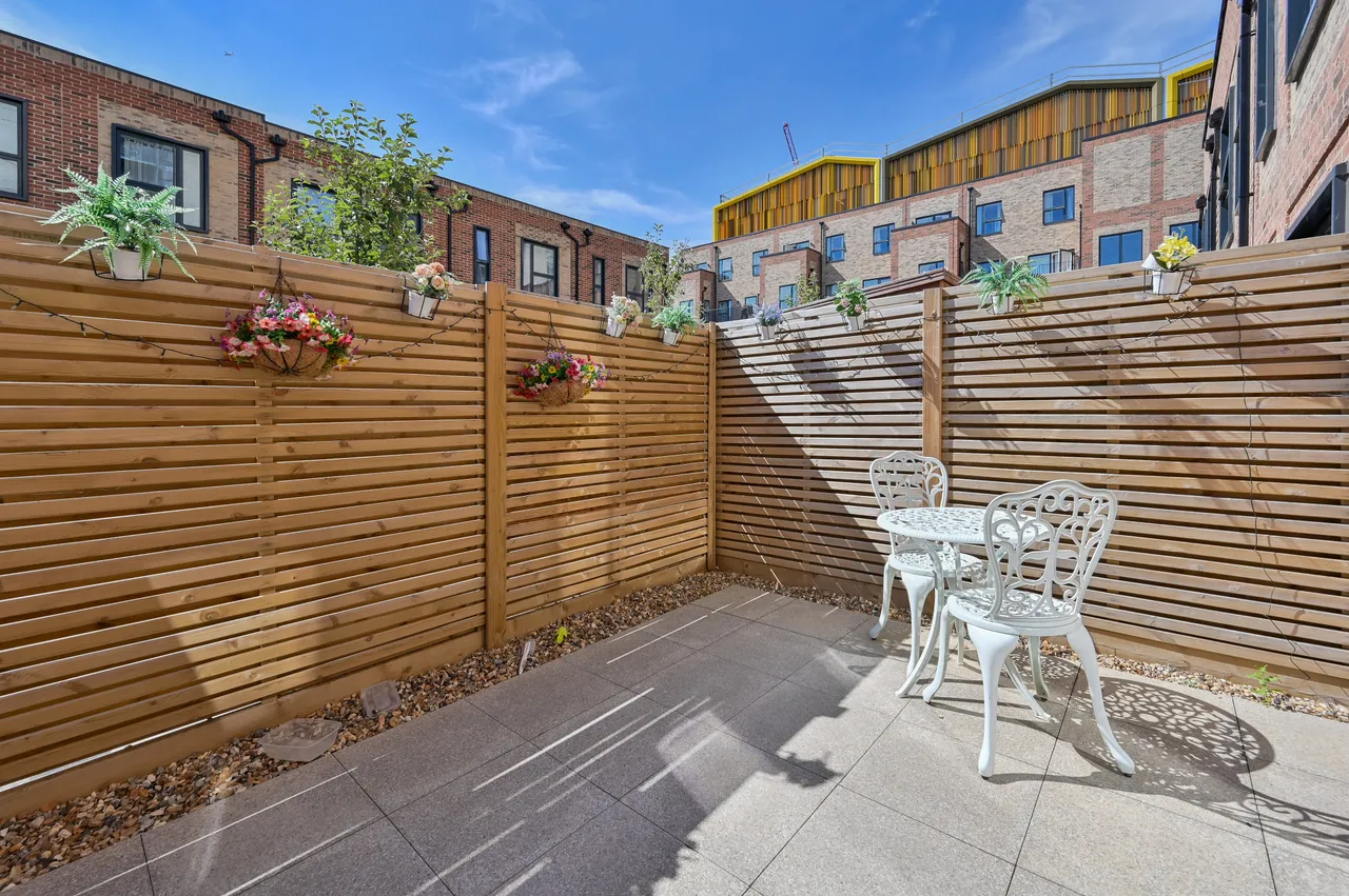 23 Deckle Avenue, Watford, photo 4