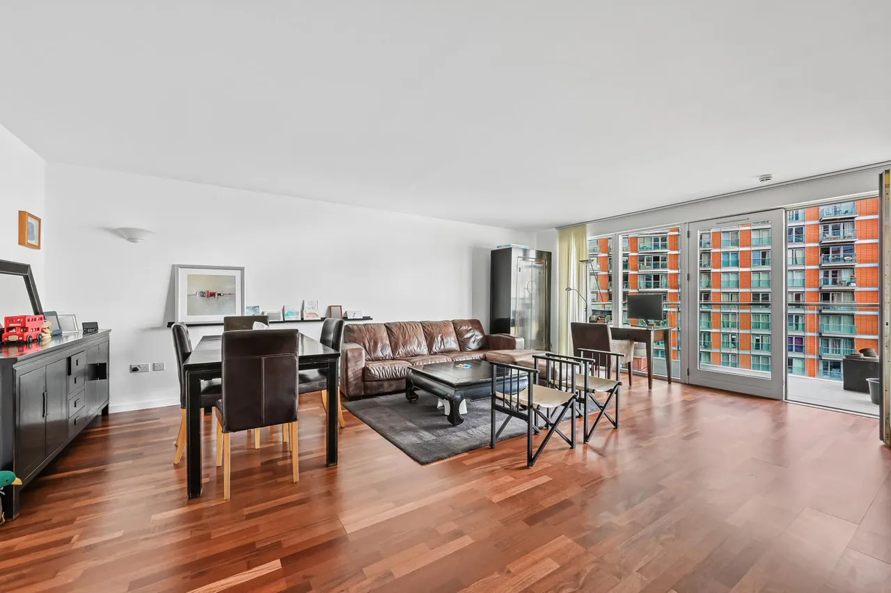 Fairmont Avenue, E14, photo 3