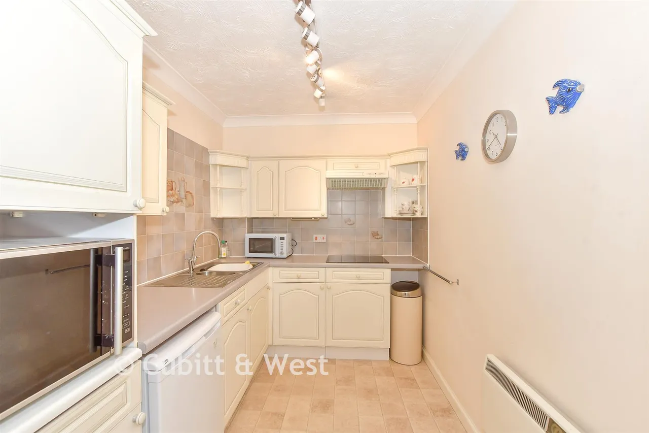 Horndean Road, Emsworth, PO10, photo 3