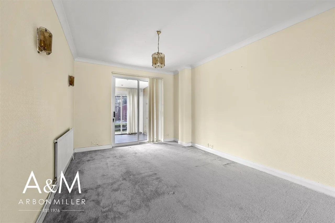 Fullwell Avenue, Barkingside, Essex, Ilford, IG62HJ, photo 5
