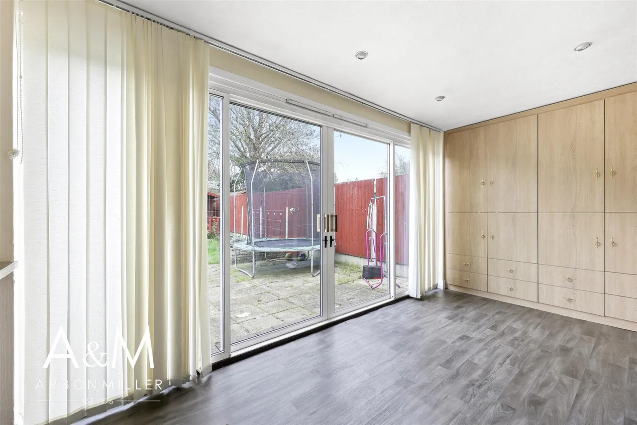 Fullwell Avenue, Barkingside, Essex, Ilford, IG62HJ, photo 7