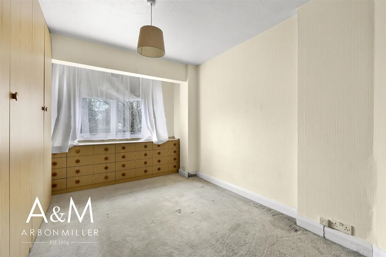 Fullwell Avenue, Barkingside, Essex, Ilford, IG62HJ, photo 17